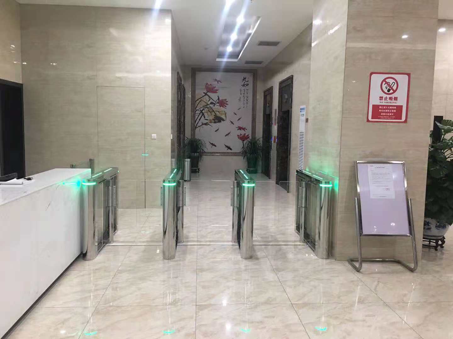 北京新华科技大厦—速通门 圆柱摆闸项目