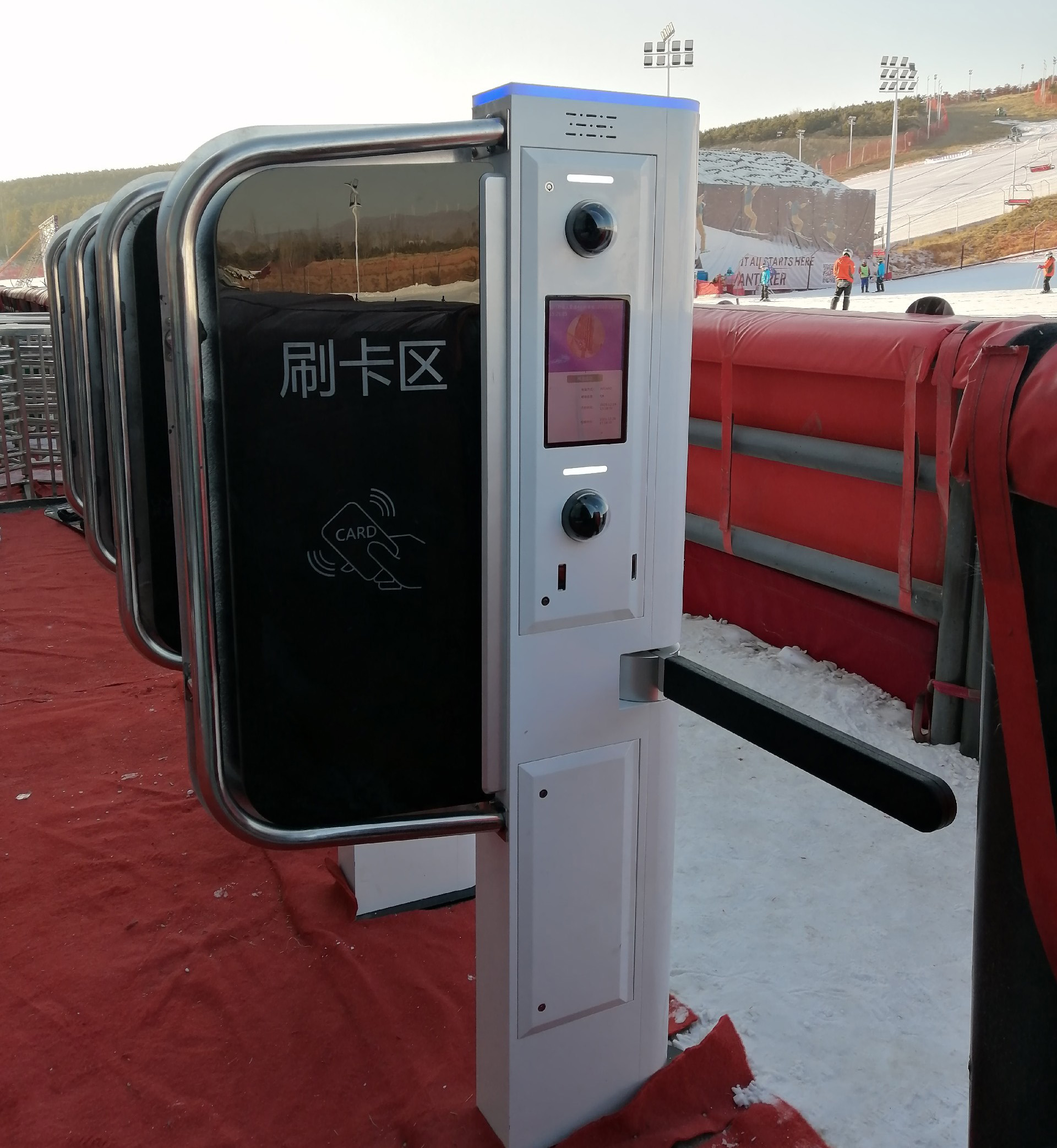 滑雪场自助检票闸机作用和意义-铁军智能