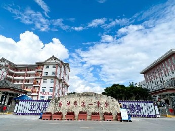 普洱市第一中学（云南省重点中学）——人脸识别智慧闸机通道项目
