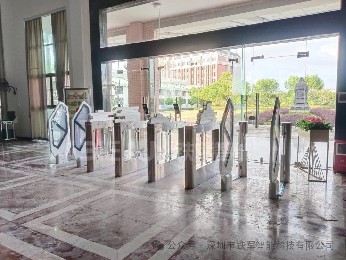 暴雨不惧、极寒无忧：铁军智能大学人行通道闸机的环境适应性突破