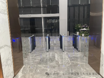 写字楼速通门人证对比识别系统：安全与效率的智慧升级