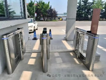 选择人行通道闸生产厂家注意事项