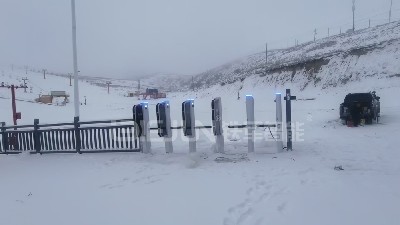 滑雪场通道闸机厂家哪个好？——铁军智能：专业定制，品质保障