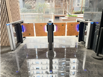 小区人脸识别人行通道闸机的宽度一般是多少？