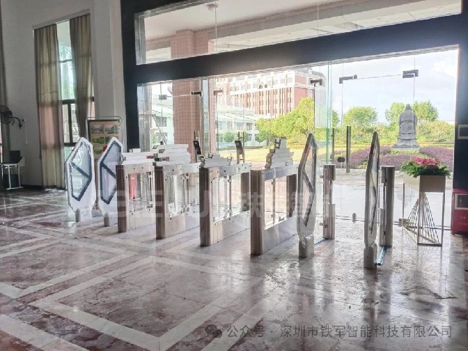 校园人脸识别通道闸机的维护和保养介绍