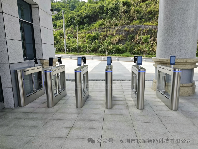 铁军智能校园人脸识别摆闸厂家直供：支持OEM/ODM定制