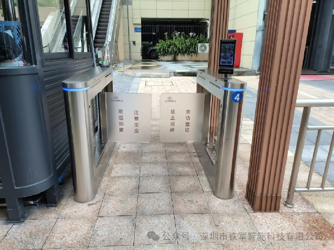 老旧小区改造推荐：铁军智能小区人脸识别摆闸支持刷卡/刷脸/手机扫码