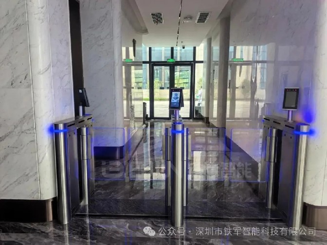 智慧食堂刷卡闸机：企业食堂如何用通道闸实现自助就餐、自动扣费？