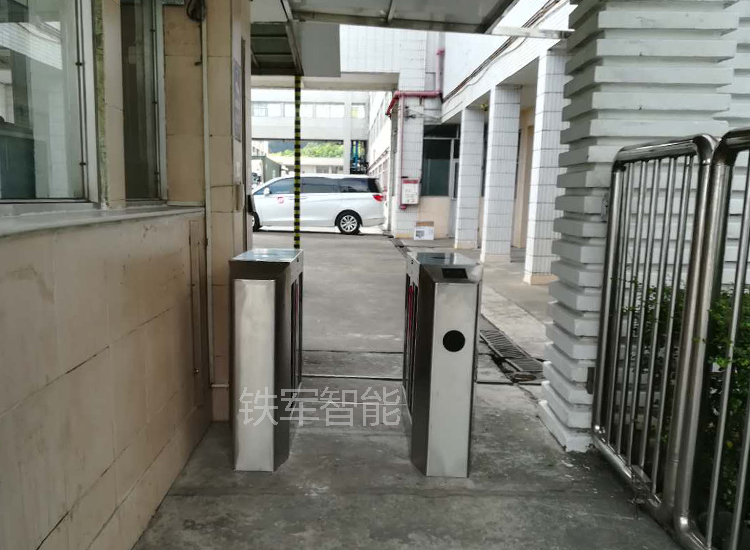 东莞信泰-工厂翼闸速通门