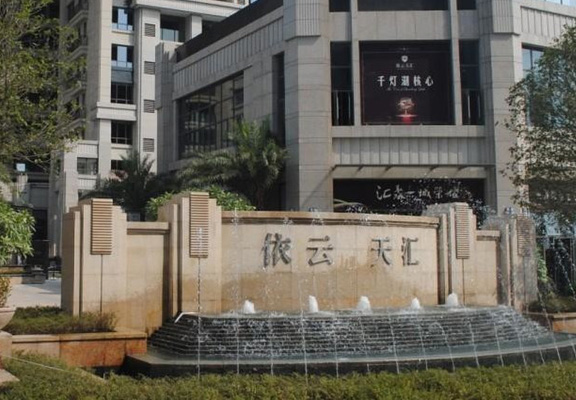 佛山禅城区依云天汇小区-摆闸道闸机工程