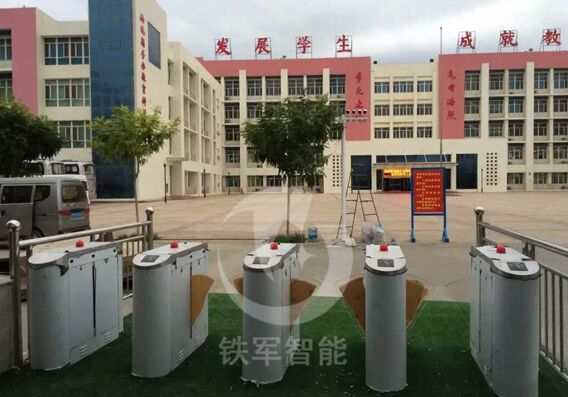 东莞校园通道闸机制造方案|解析各类通道闸机之间的区别-深圳铁军智能