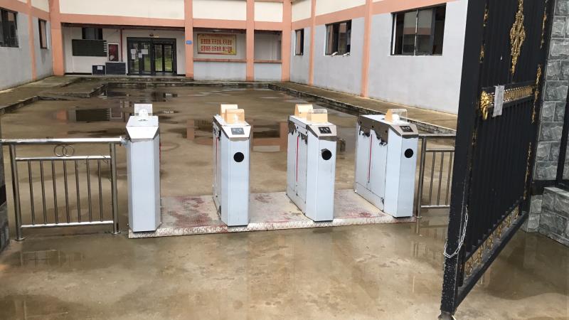 贵州省实验高级中学刷卡拍照翼闸校园系统