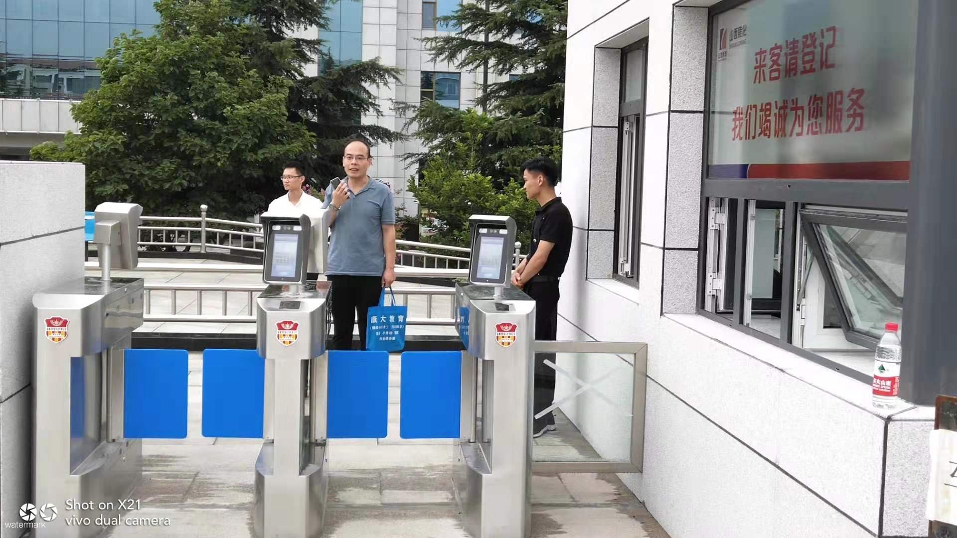 山西焦化集团户外动态人脸识别+摆闸案例