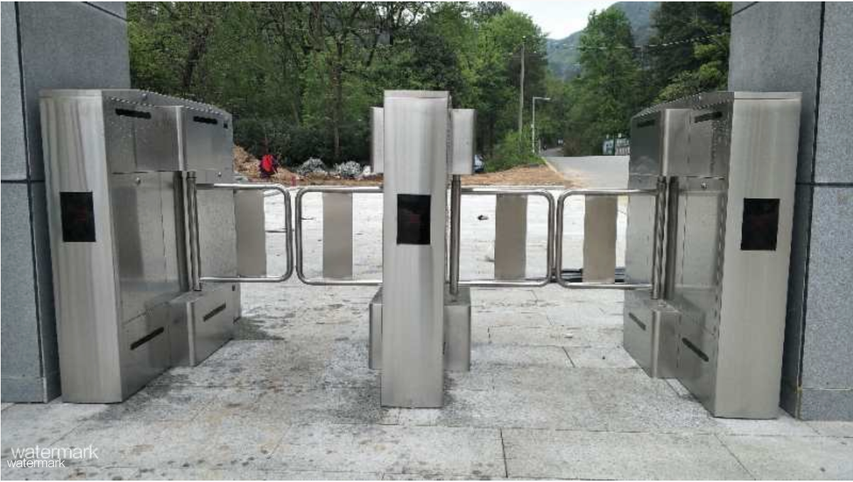 智能通道摆闸给建筑工地多一份保障