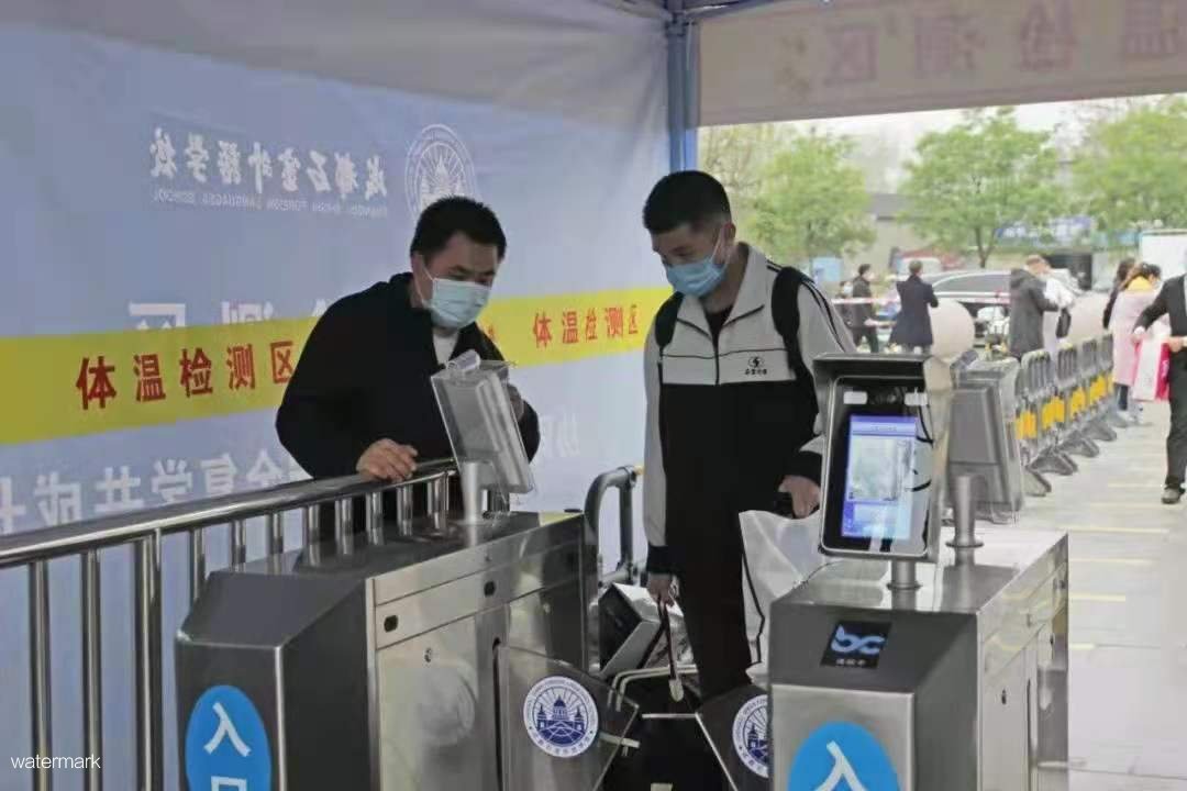人脸识别测温健康码闸机 对接全国健康码科学防疫