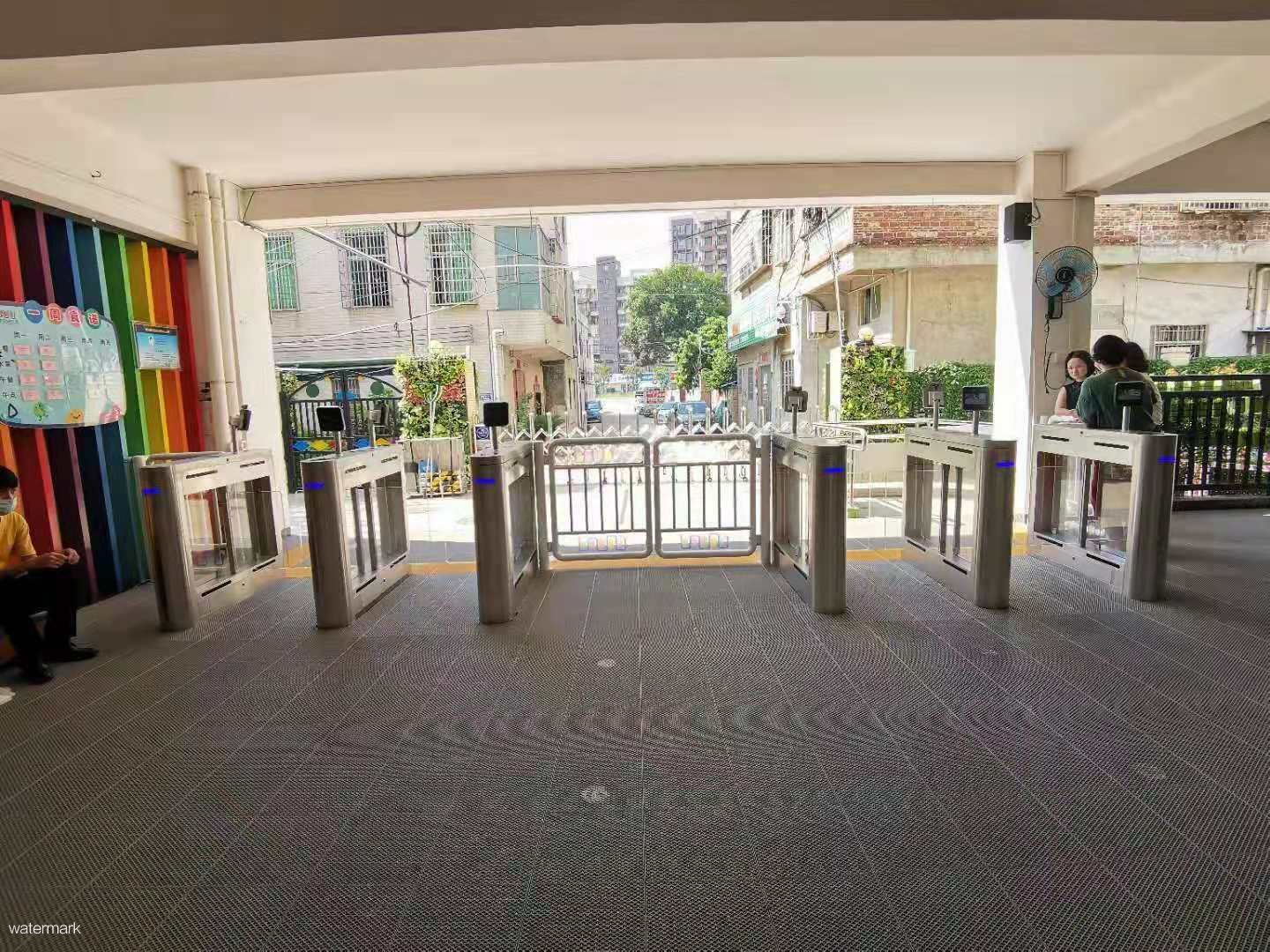 校园出入口通道门禁摆闸的功能要求