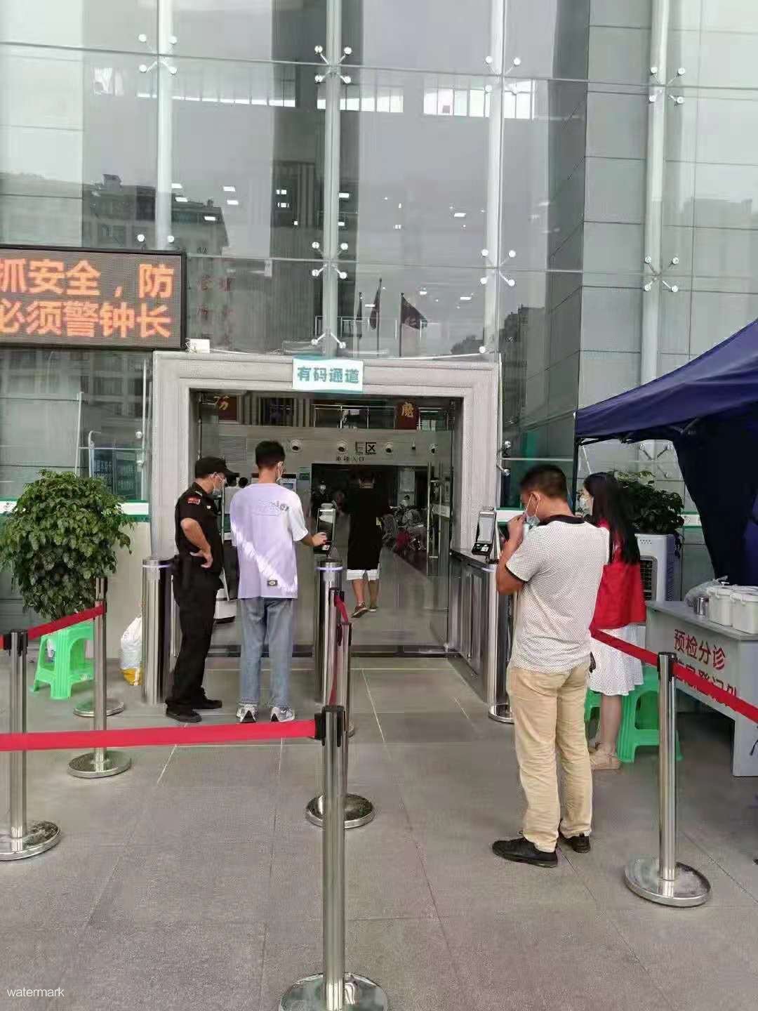 智能人行通道闸机为医院出入口创造良好的就医环境