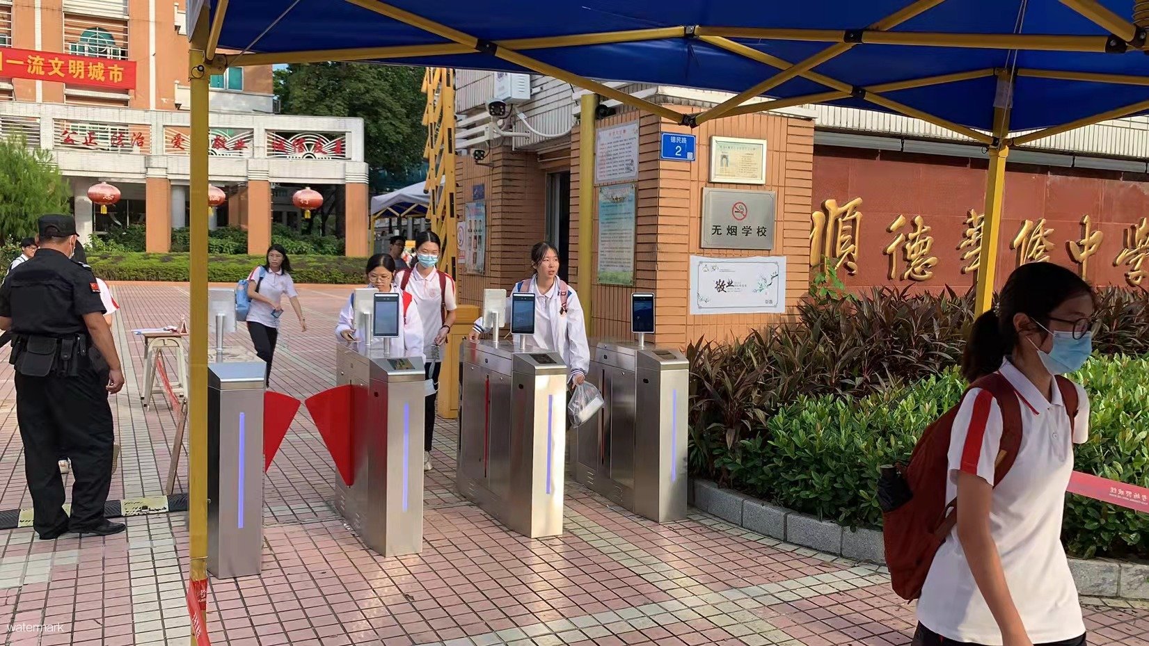 校园人脸识别门禁闸机的常见问题解答