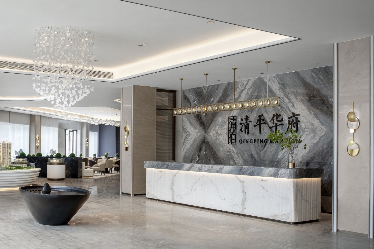 深圳宝安清平华府——人脸识别及烤漆速通门人车分流通道项目