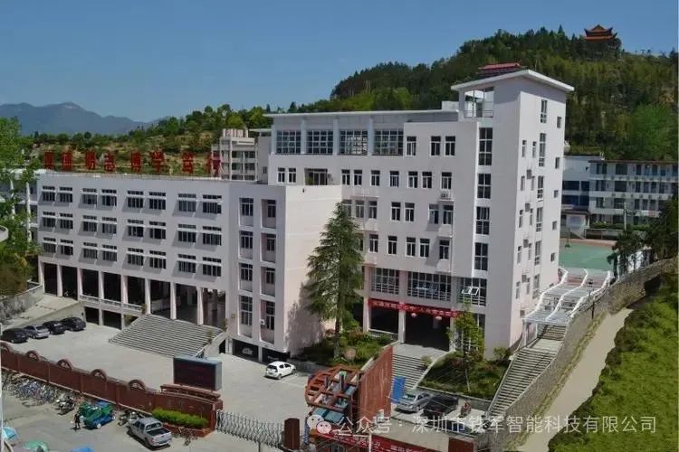 铁军智能闸机“把门” ，校园安全再上一道“防火墙”