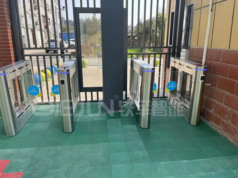 校园出入口选择哪一种闸机比较合适？