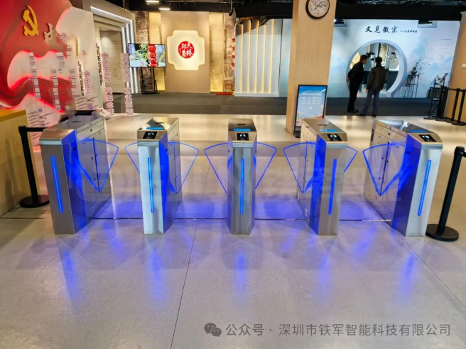 人行通道闸机：现代公共场所的安全守护者