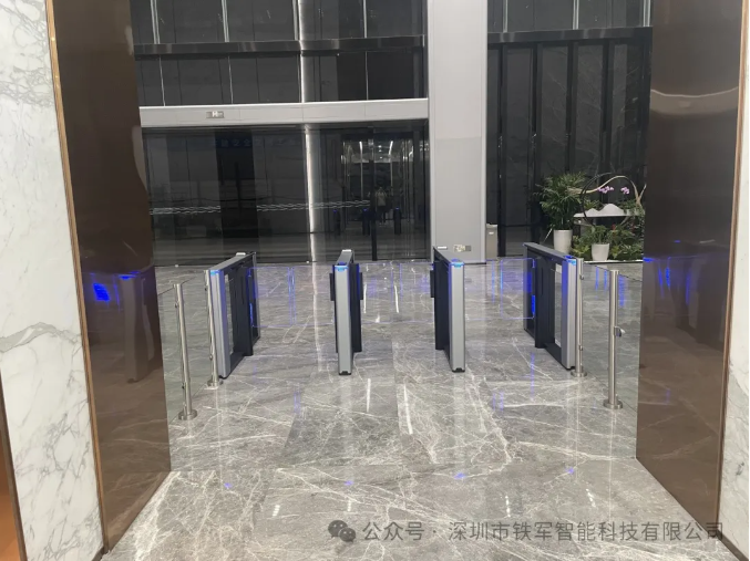 写字楼速通门人证对比识别系统：安全与效率的智慧升级
