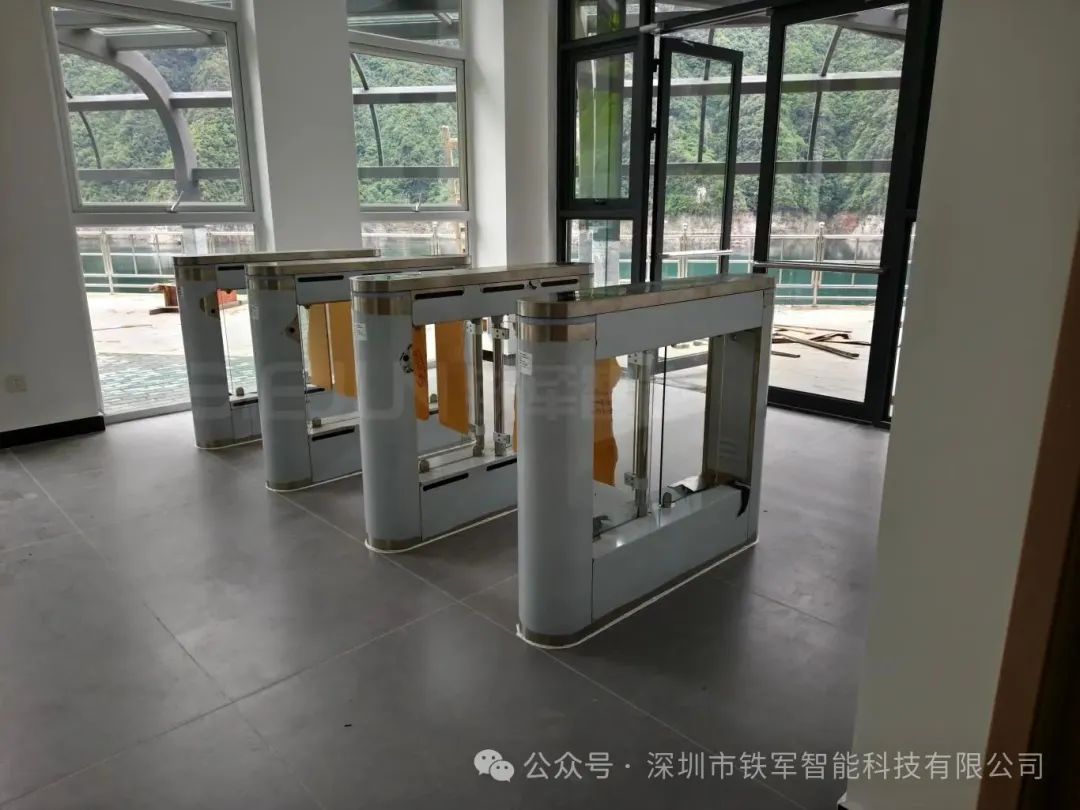 1760685958177750.jpg 4.jpg