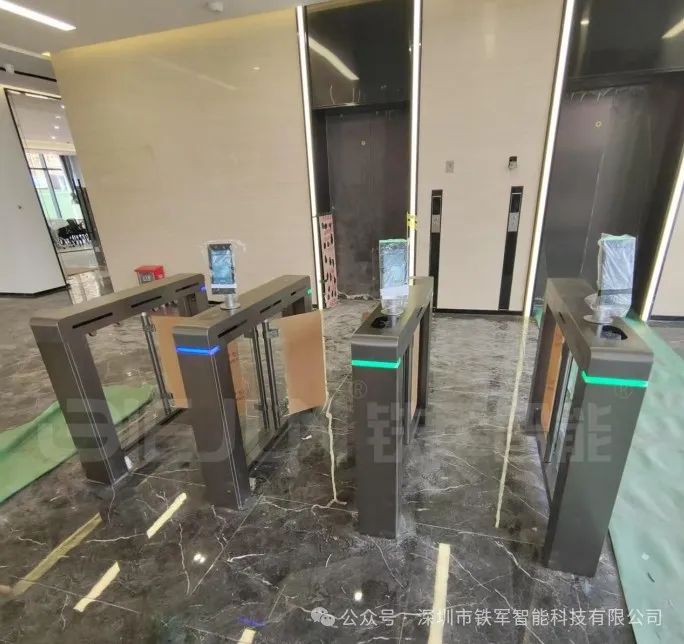 小区门口安装人行通道闸应该考虑哪些因素？