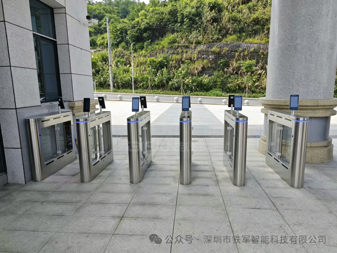 铁军智能校园人脸识别摆闸厂家直供：支持OEM/ODM定制